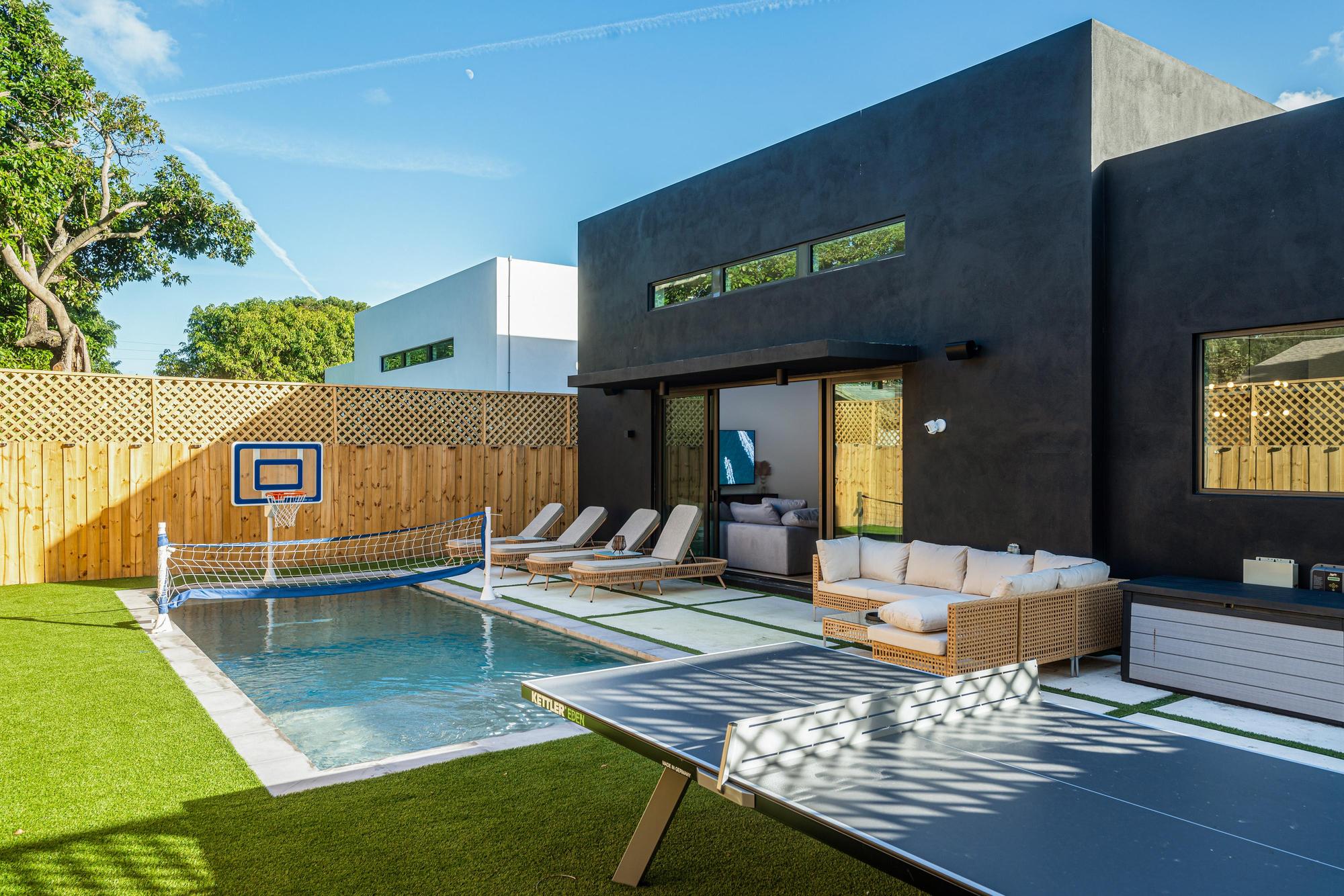 Modern luxury residence